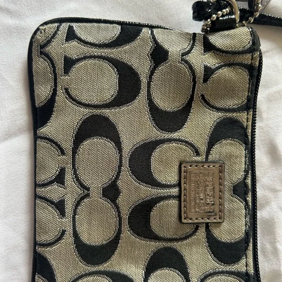 Coach Poppy Black and Grey Signature Wristlet - Picture 11 of 12